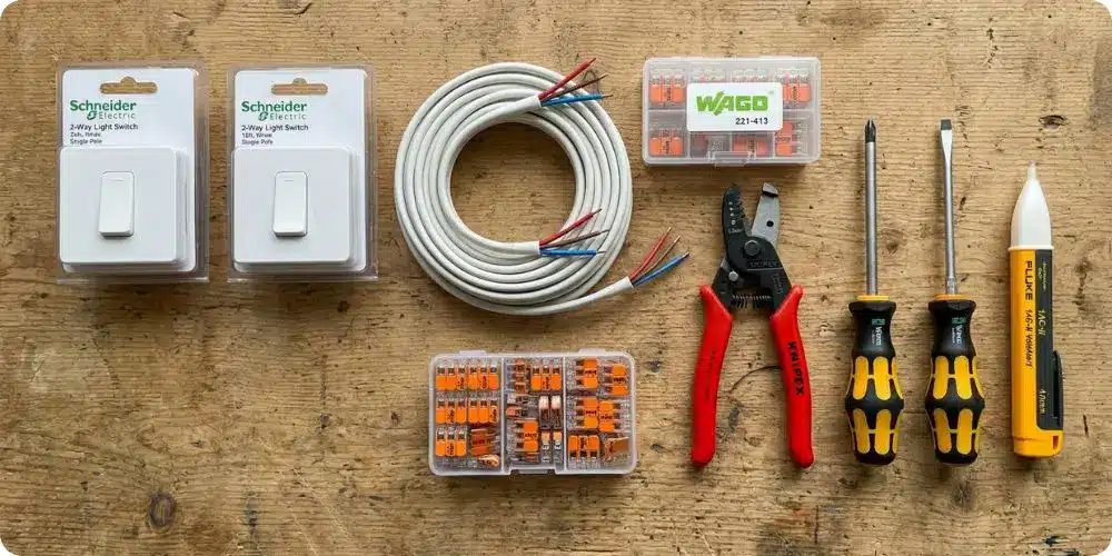 Matériel nécessaire pour brancher un va-et-vient : interrupteurs Schneider, câble 1,5 mm², connecteurs Wago 221 et outils