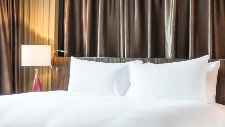 Housse de couette 260x240 : le format idéal pour un grand lit
